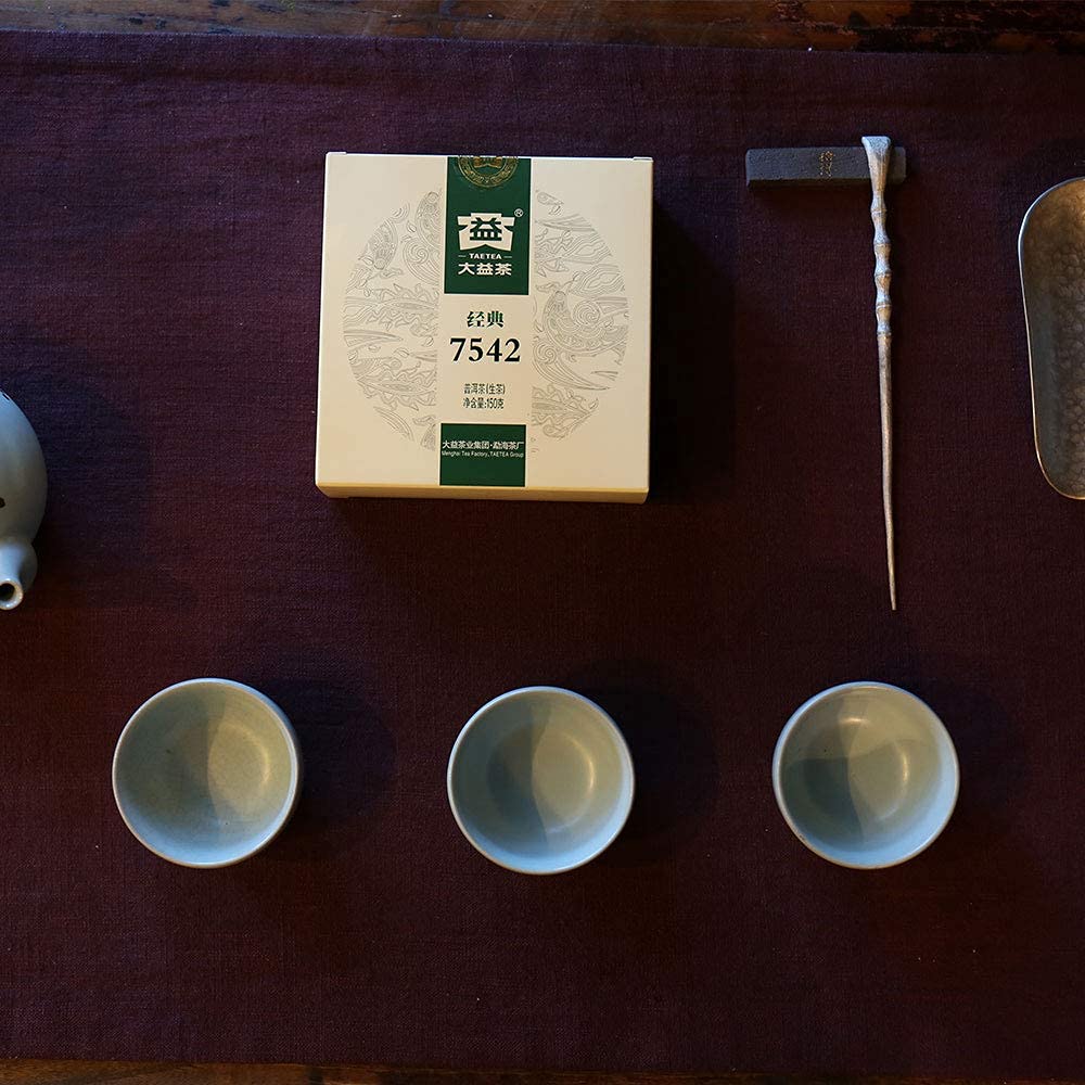 Classic Aged Pu-erh Tea Cake with Smooth Fermented Flavor